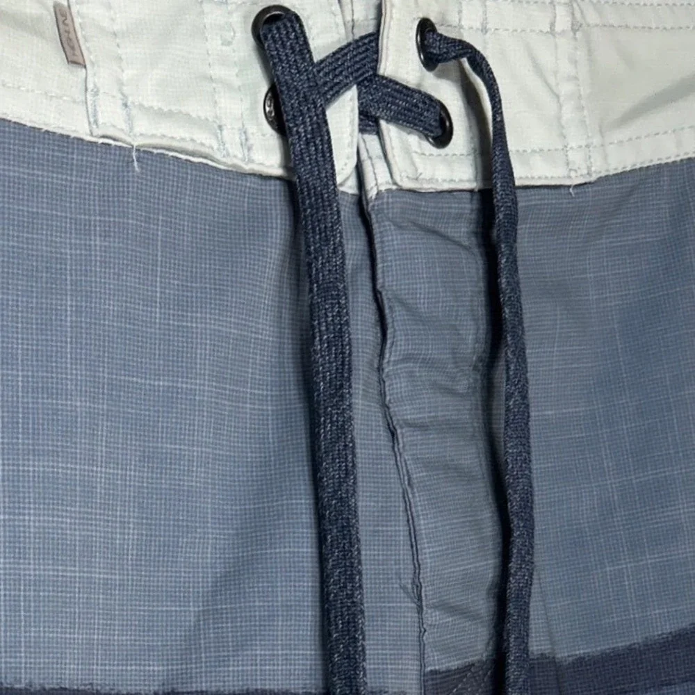 Quiksilver Highline‎ Board Shorts Swim Trunks Blue Turquoise Striped Size 32 EUC